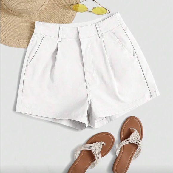 Pants - 🎉 5/$20 Women's White Shorts
